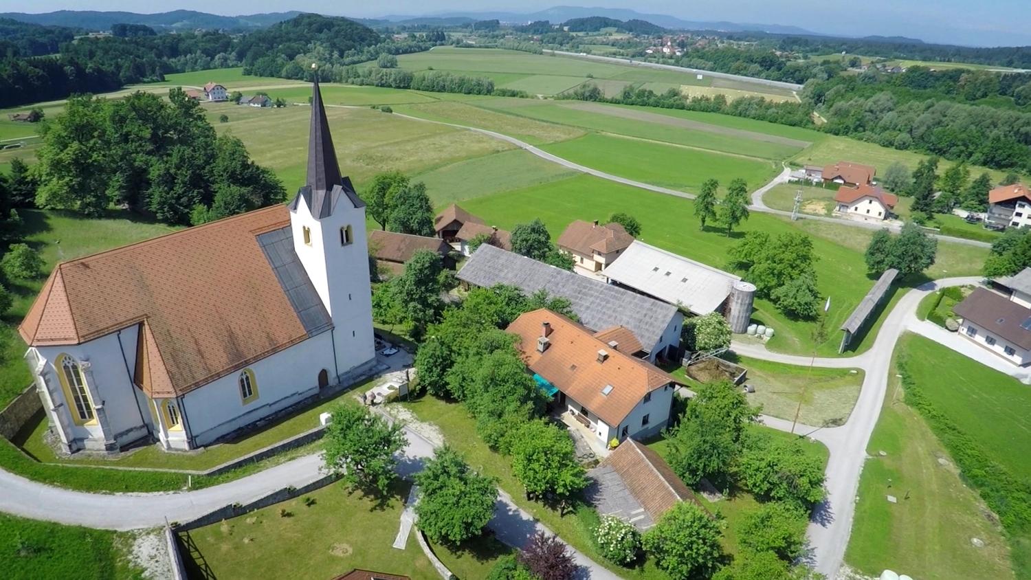 Cerkev sv. Luke v Spodnjih Praprečah