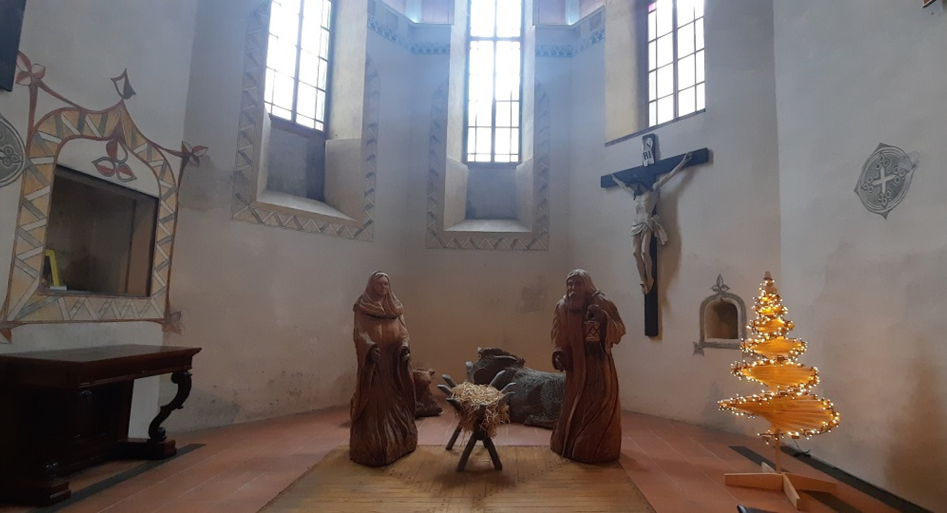 Lesen Jozef in Marija z Jezusom v jaslih.