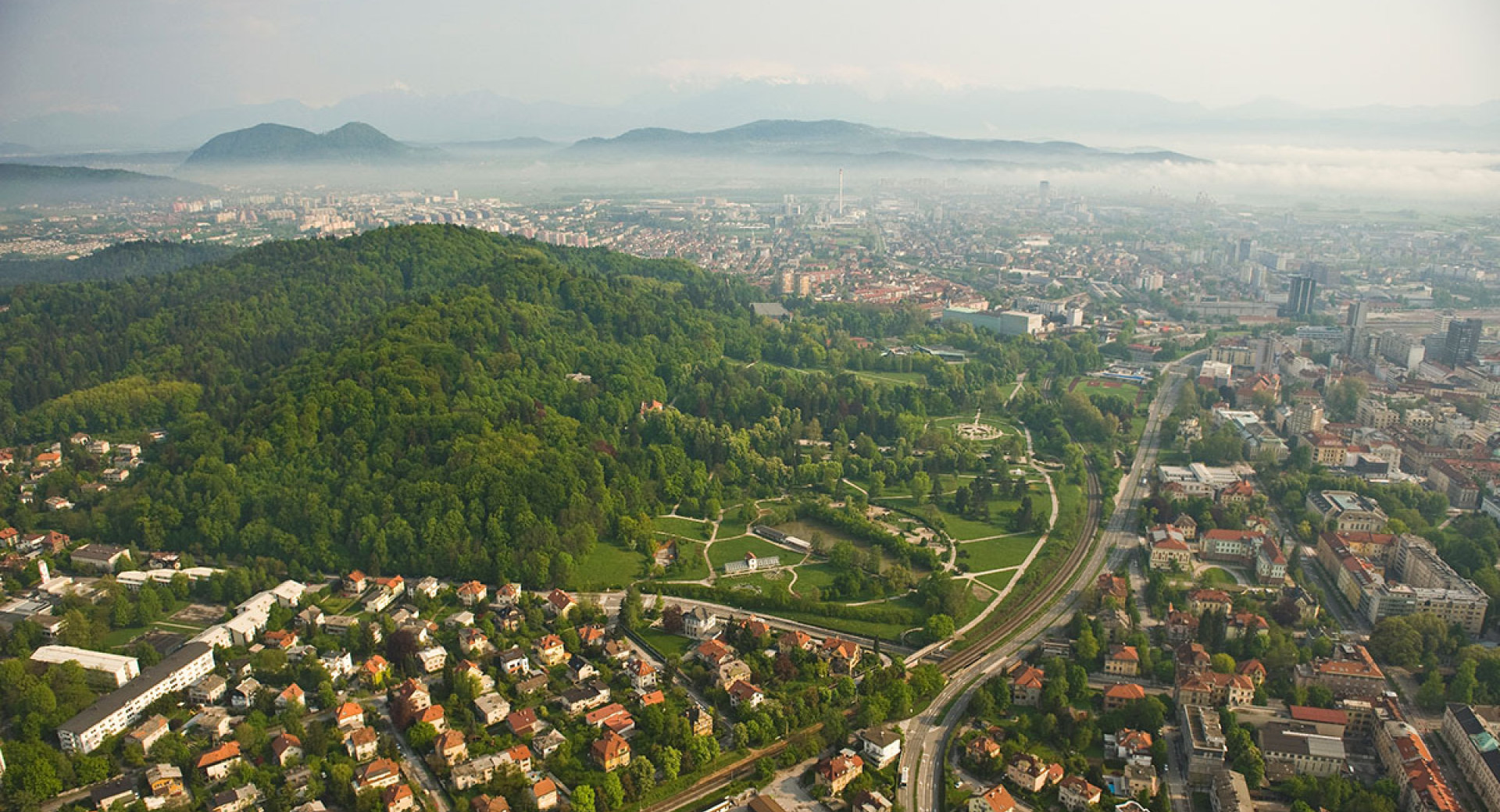 Rožnik in Šišenski hrib iz zraka.