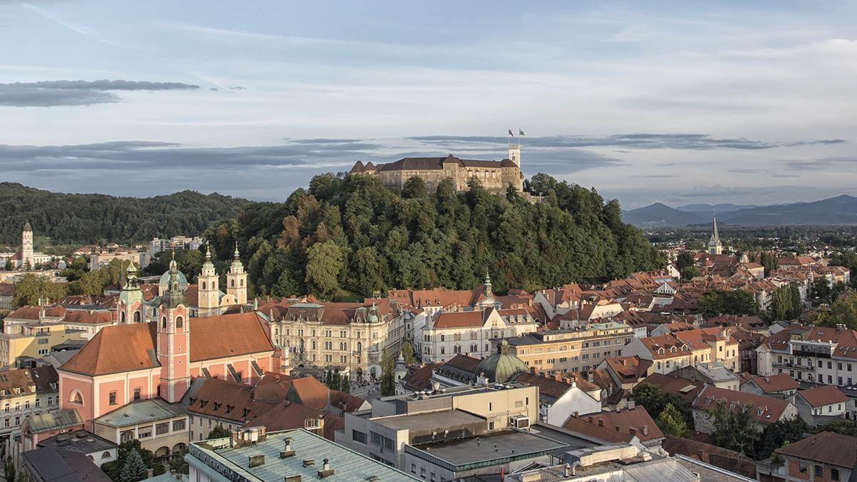 Panorama Ljubljane z ljubljanskim gradom.