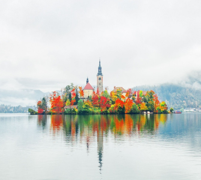 Bled Island with its church on the lake, in fog and autumn-coloured trees.