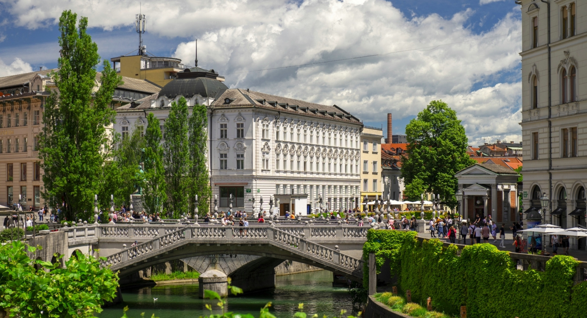 Ljubljana s Tromostovjem in Ljubljanico.