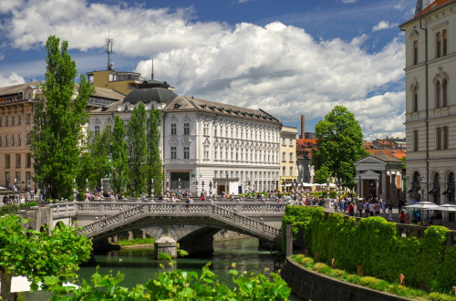 Ljubljana s Tromostovjem in Ljubljanico.