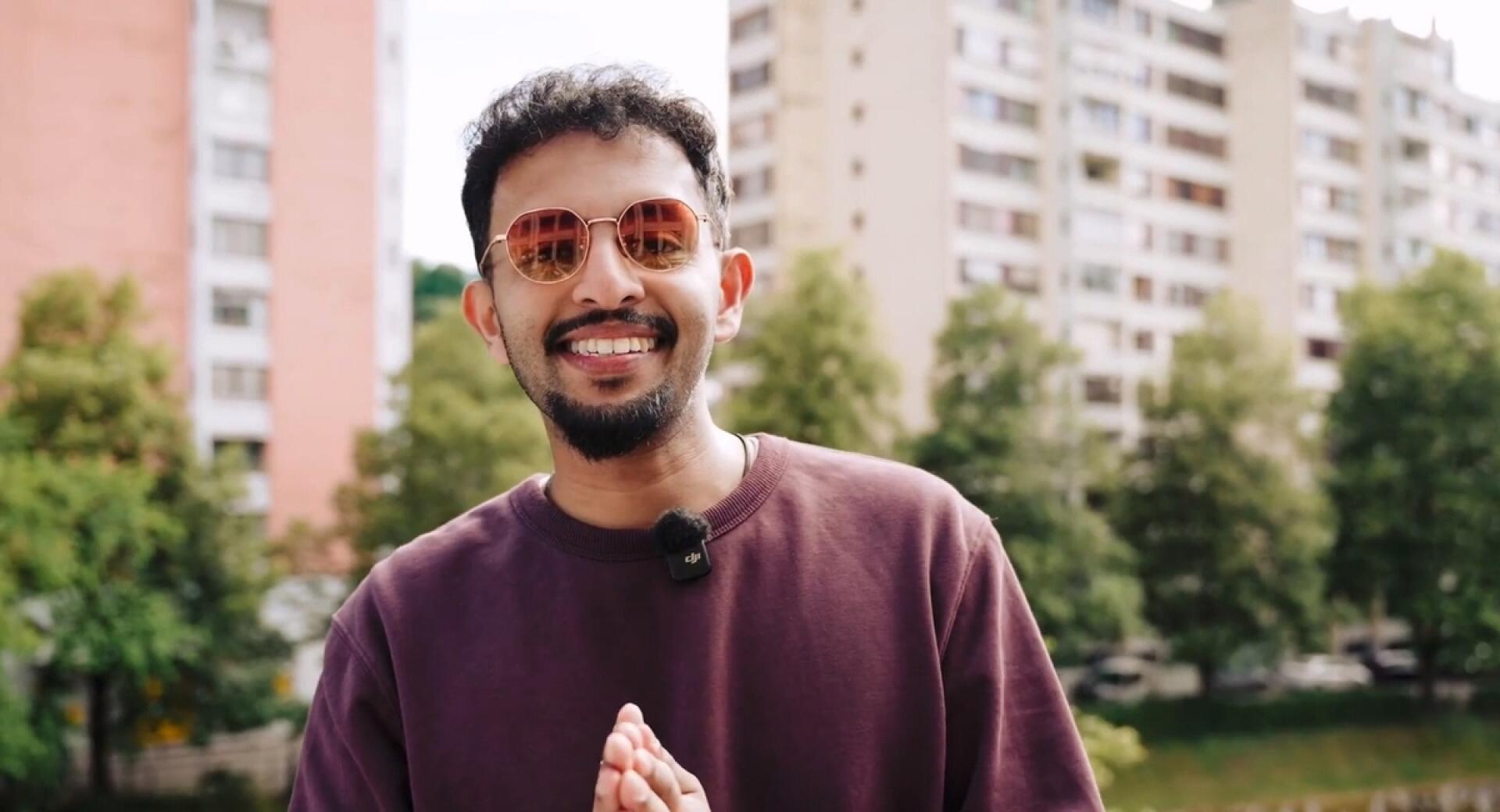 Portret Rama Prasada Narayanana, znanega barmana iz Kuala Lupurja.