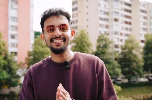 Portret Rama Prasada Narayanana, znanega barmana iz Kuala Lupurja.