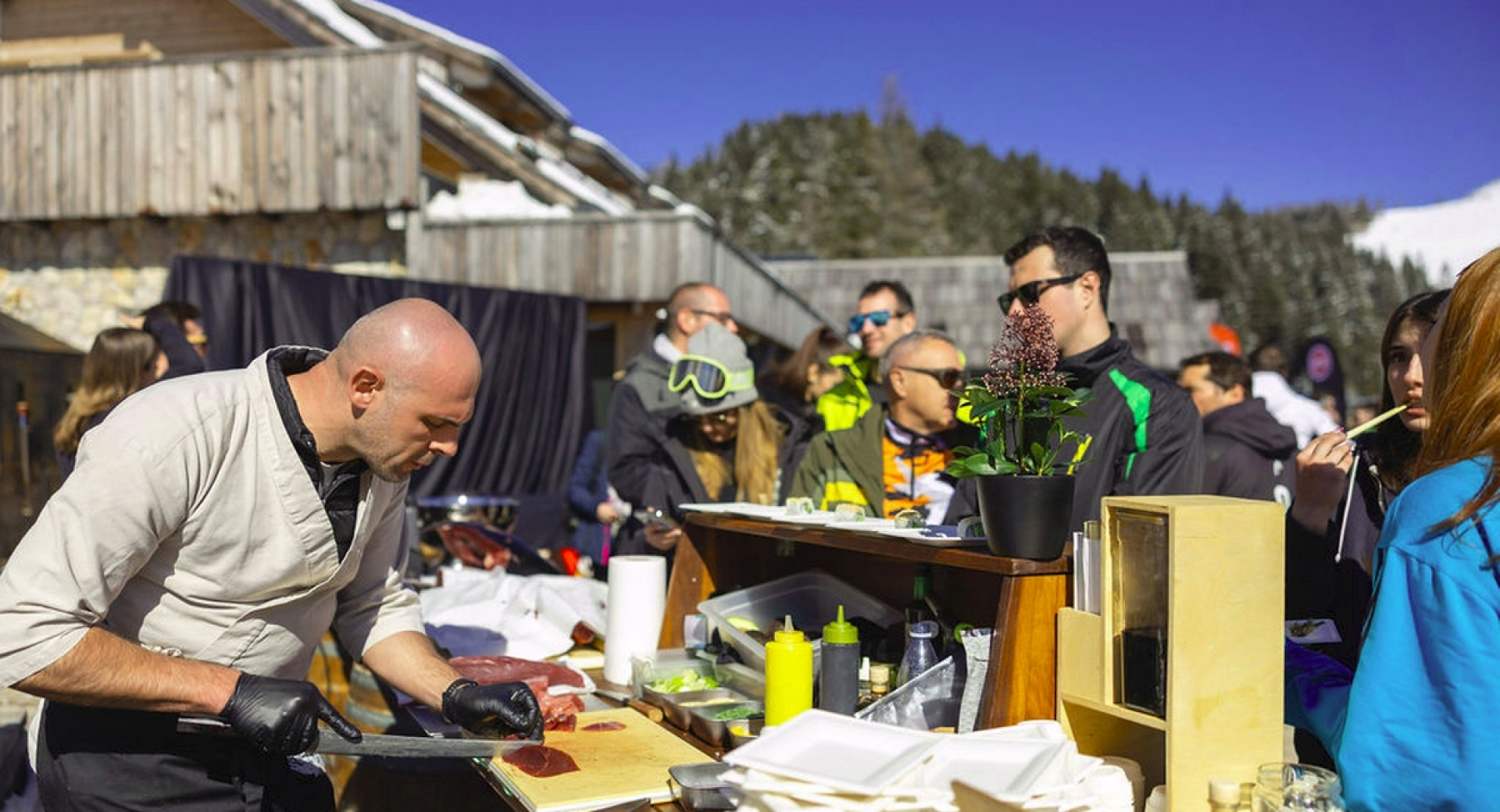 Pokušnja jedi na prostem.