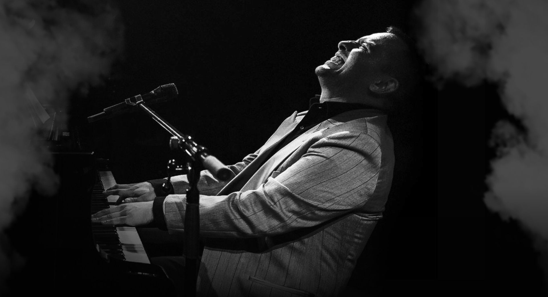 Pianist med nastopom.