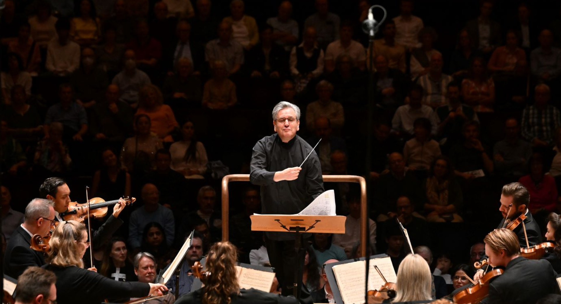 Dirigent z orkestrom_Pappano_foto Arhiv Festivala Ljubljana