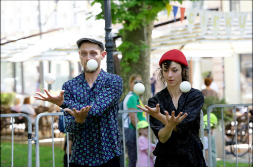 Predstava na prvo zogo Svetlobni skokiSuncan Stone visitLJ v2