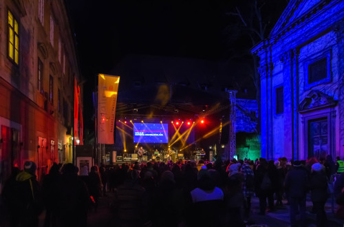 koncert-trg-francoske-revol.jpg