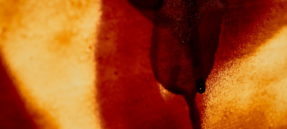 Rdece-rumena umetniska fotografija.