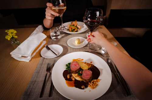 A table with two platings.