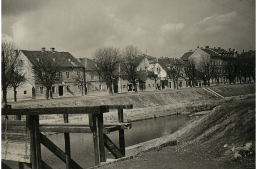 Crnobela fotografija Krakovskega nasipa