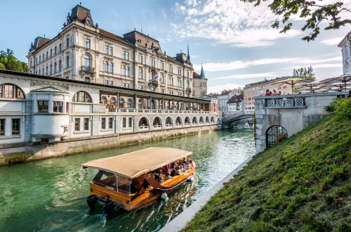 ljubljanica river plecniks market boat blaz pogacar