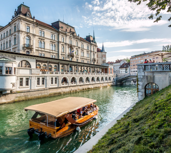 ljubljanica river plecniks market boat blaz pogacar