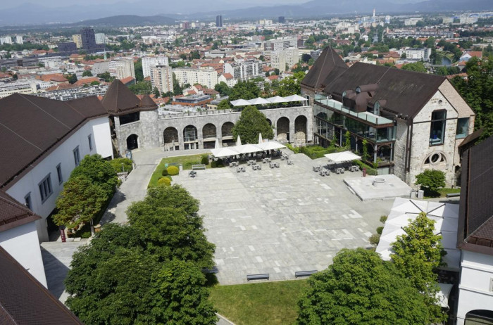 GRAJSKO DVORISCE