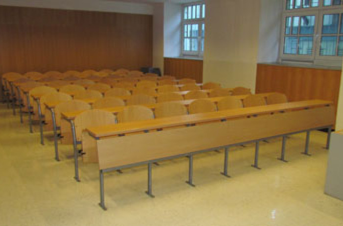 PF Seminar room S1 Predaval