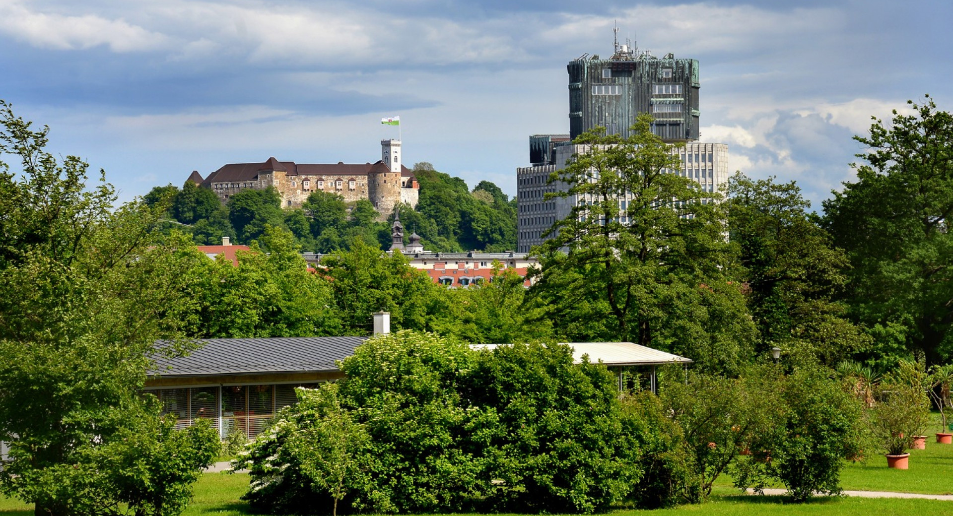 Ljubljana zeleno mesto Pogled na grad Dunja Wedam