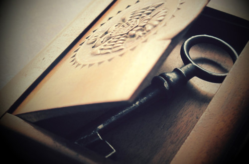 Star železni ključ. Primer aktivnosti v Escape room Enigmarium Ljubljana.