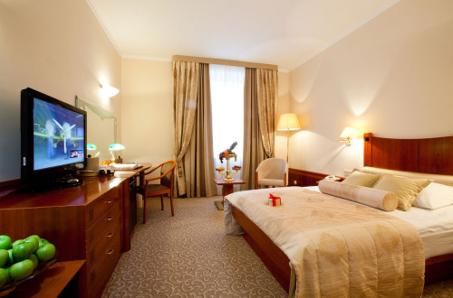 Nove postelje v sobi GH Union v Ljubljani.