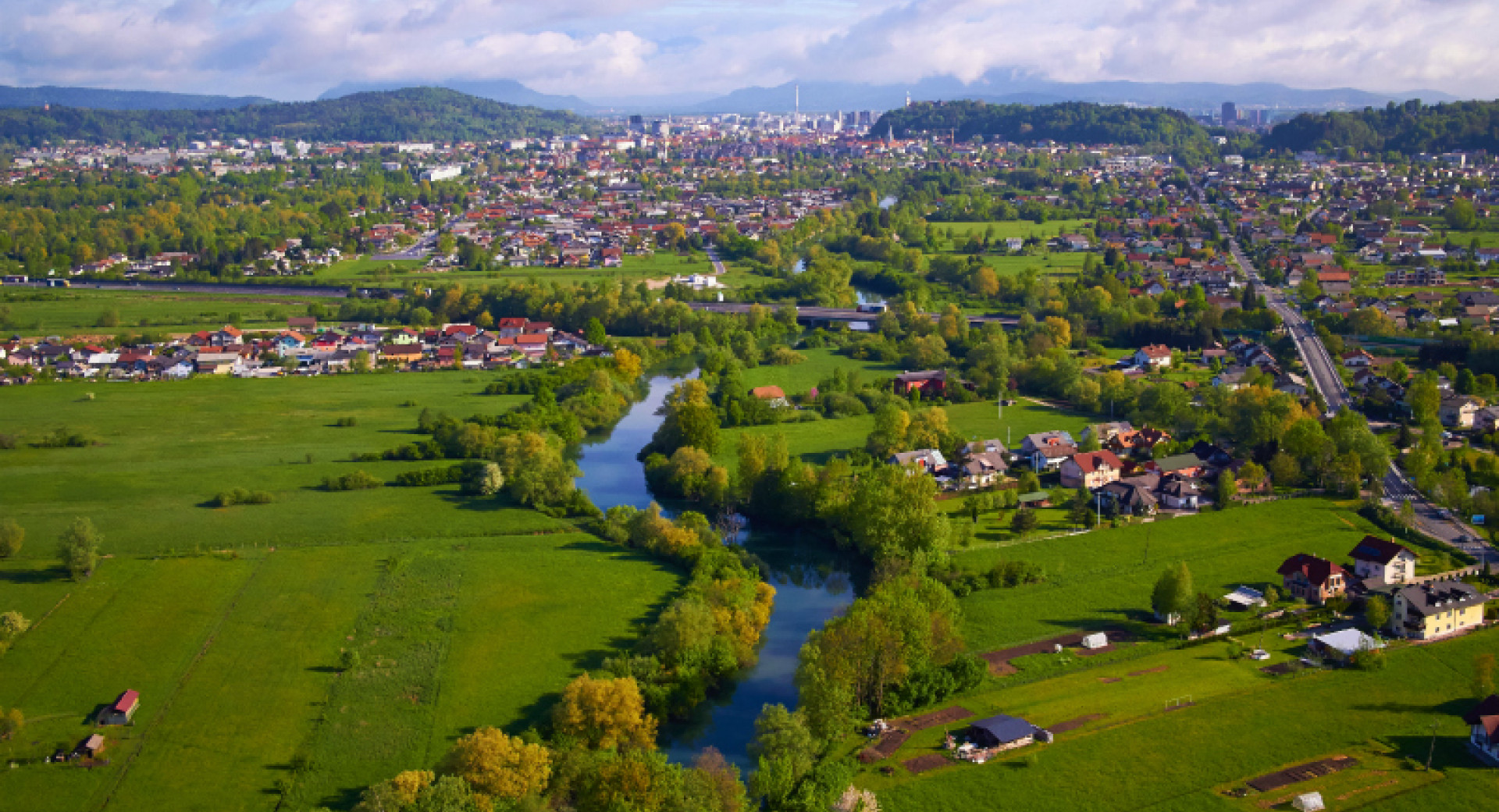 Panoramska slika Ljubljane.