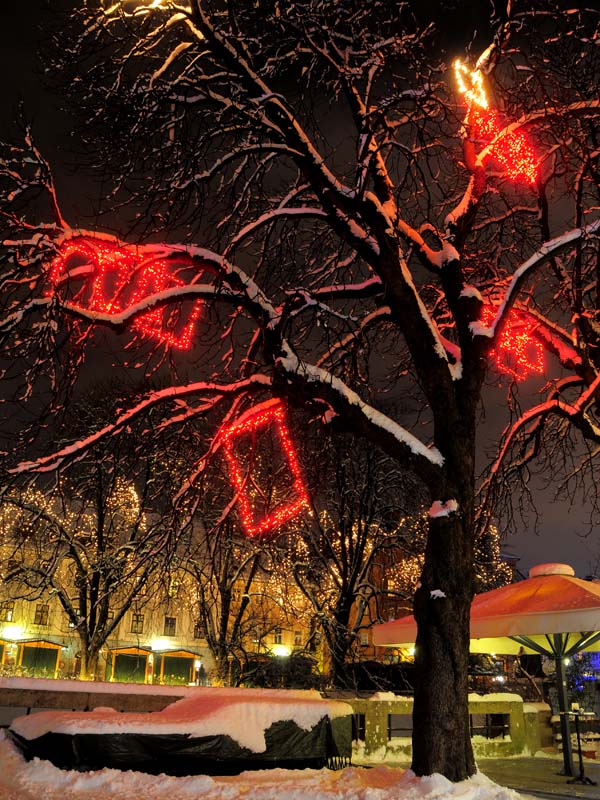 Krakovski nasip v duhu decembrske Ljubljane vabi na razstavo svetlobnih okrasitev
