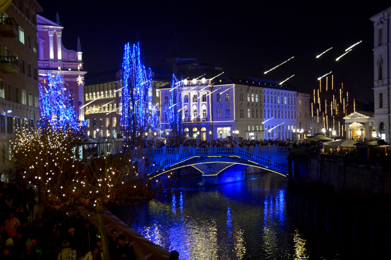 Ljubljana s 3. decembrom prižiga praznične luči in začenja bogat sklop prireditev December v Ljubljani