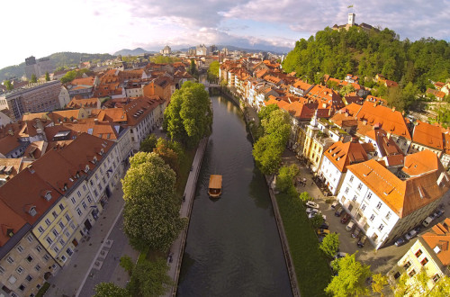 Ljubljanica in mesto Ljubljana iz zraka.