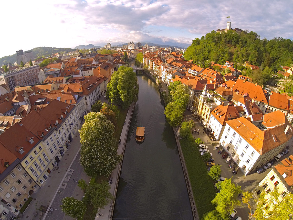 Ljubljanica in mesto Ljubljana iz zraka.