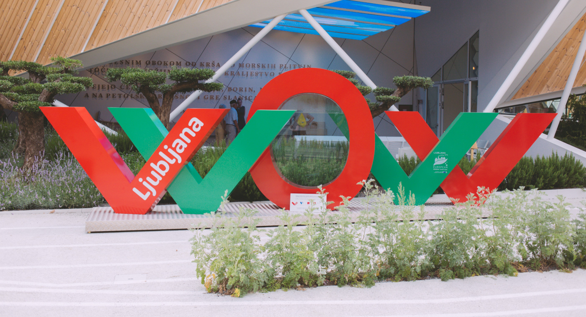 Interaktivna instalacija Ljubljane »WOW« na EXPO Milano pred paviljonom Evropske unije