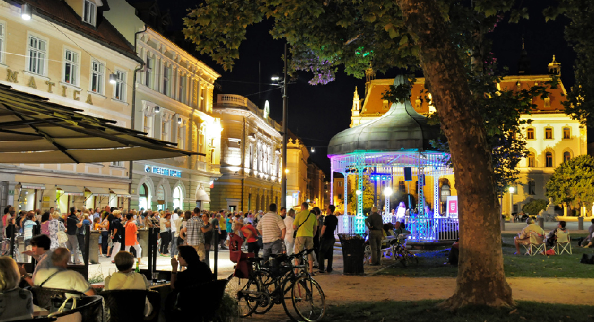 Poletno razigrana Ljubljana: »Dogaja na vsakem koraku«