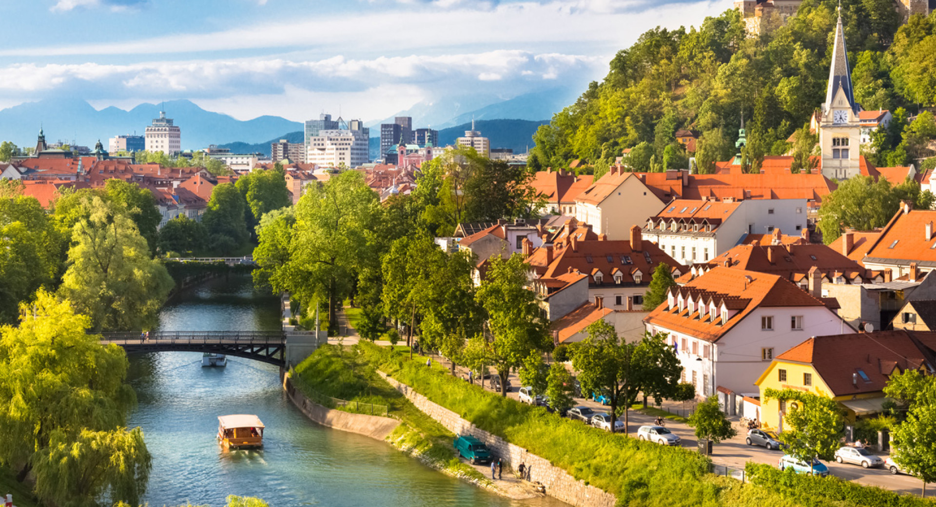 Panoramska slika Ljubljane. V ozadju Ljubljanski grad.