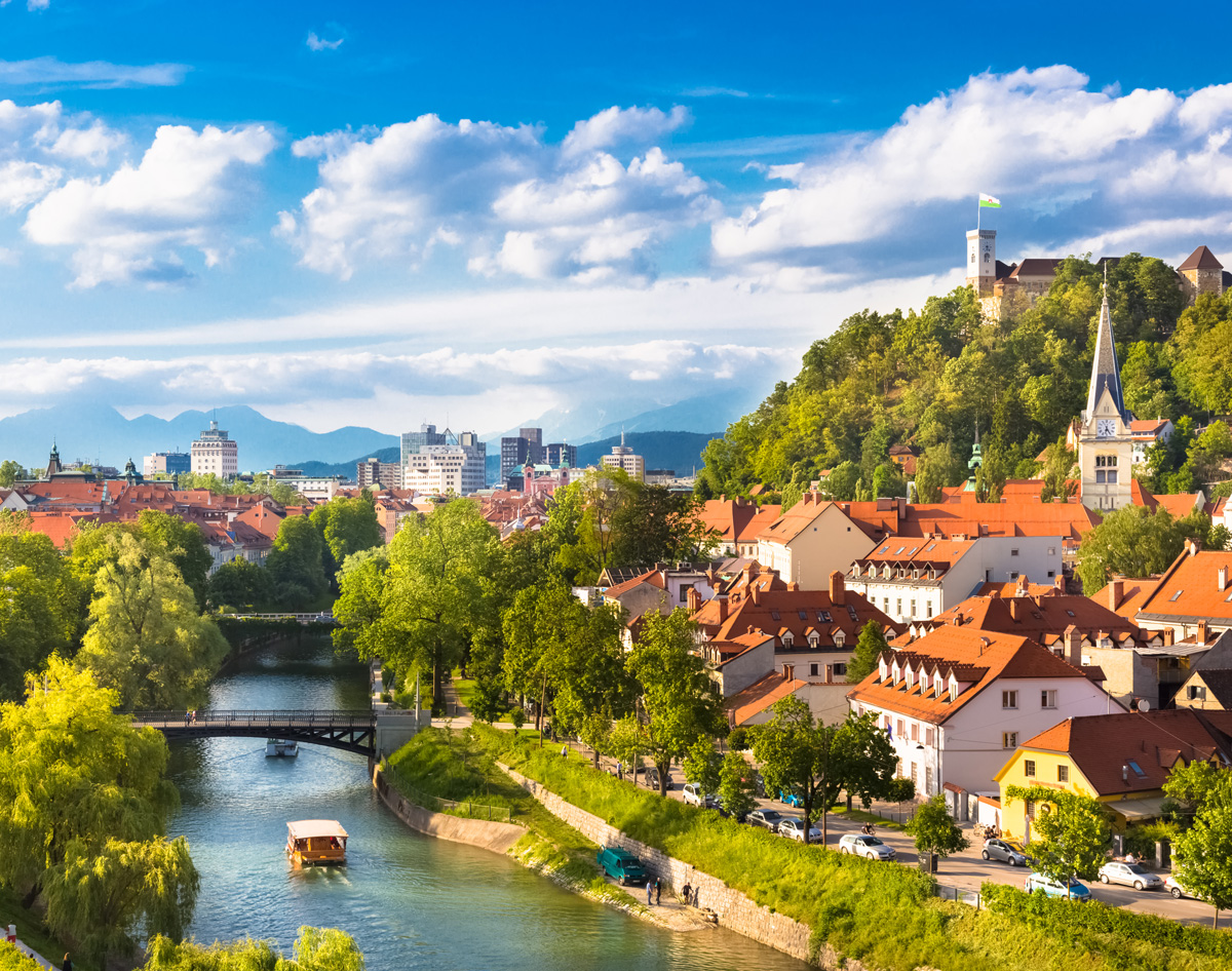 Panoramska slika Ljubljane. V ozadju Ljubljanski grad.