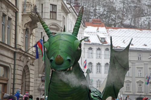 Zmaj na pustnem karnevalu.