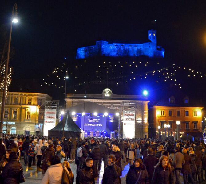 An evening at Congress Square during the pre-Christmas period. In the background, the illuminated Ljubljana Castle.