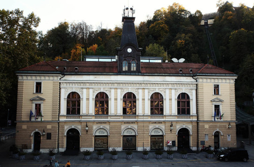 Zunanjost Lutkovnega gledališča.