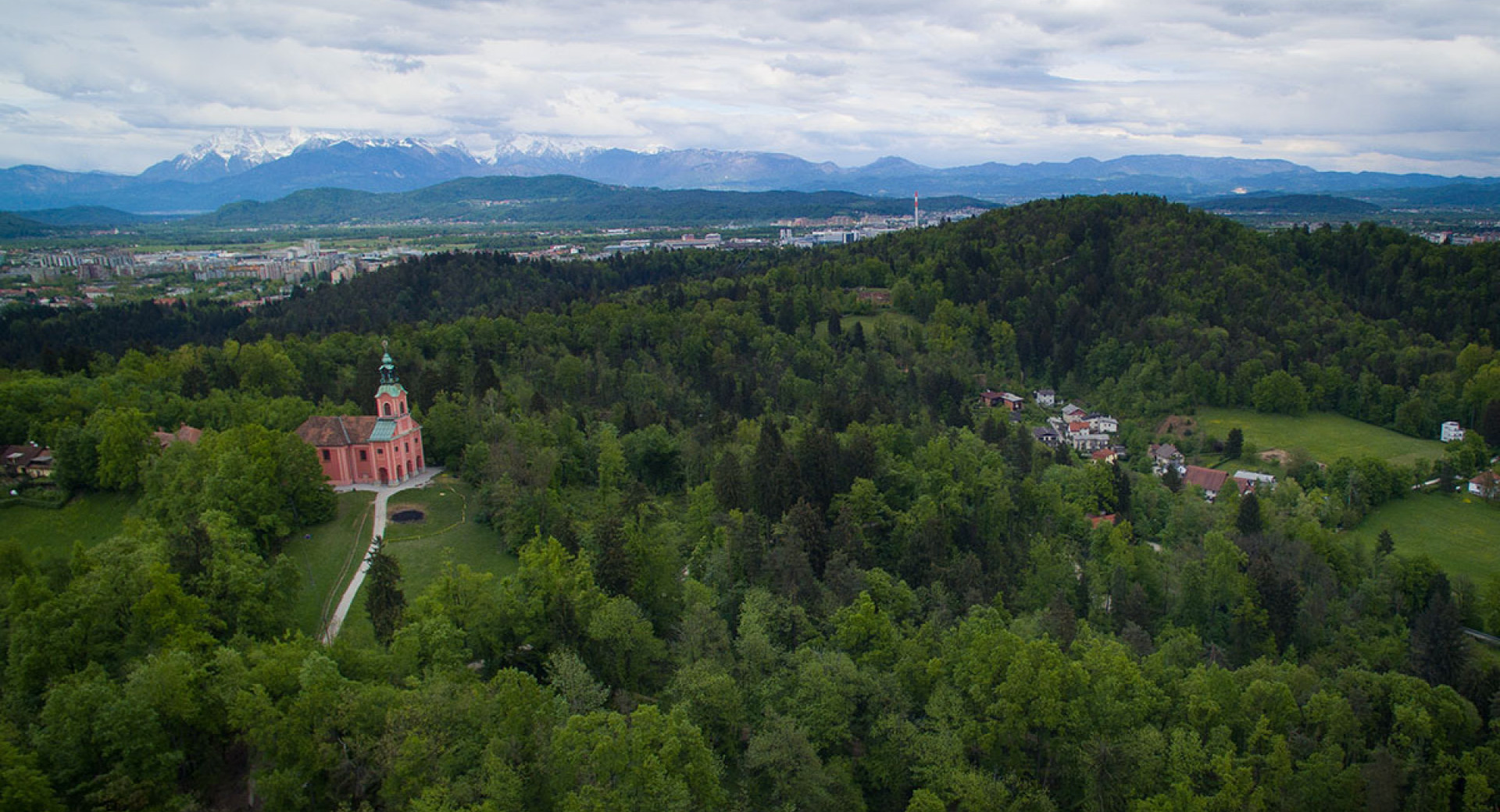 Pogled iz zraka na Rožnik.