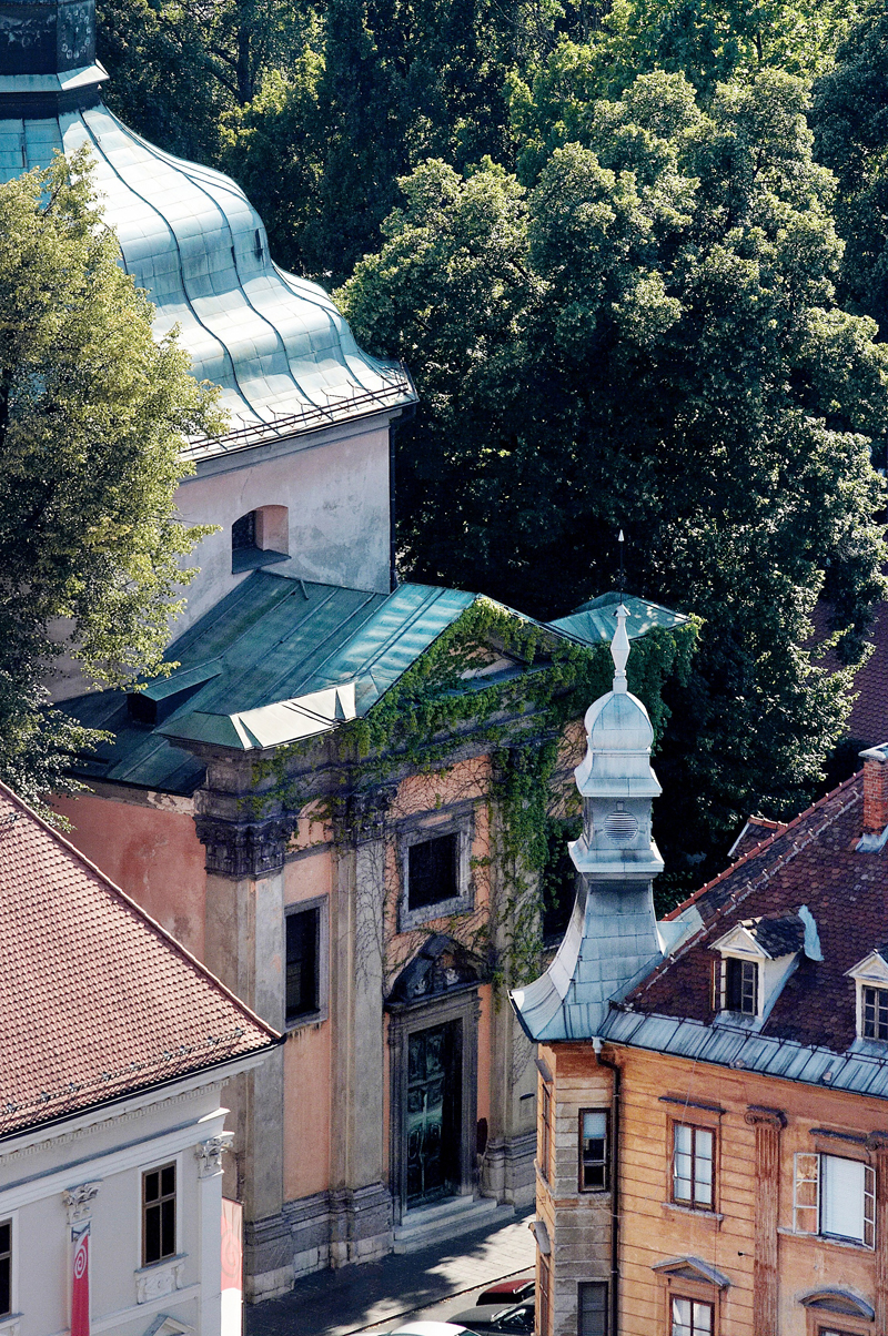 Panoramski pogled na trg.