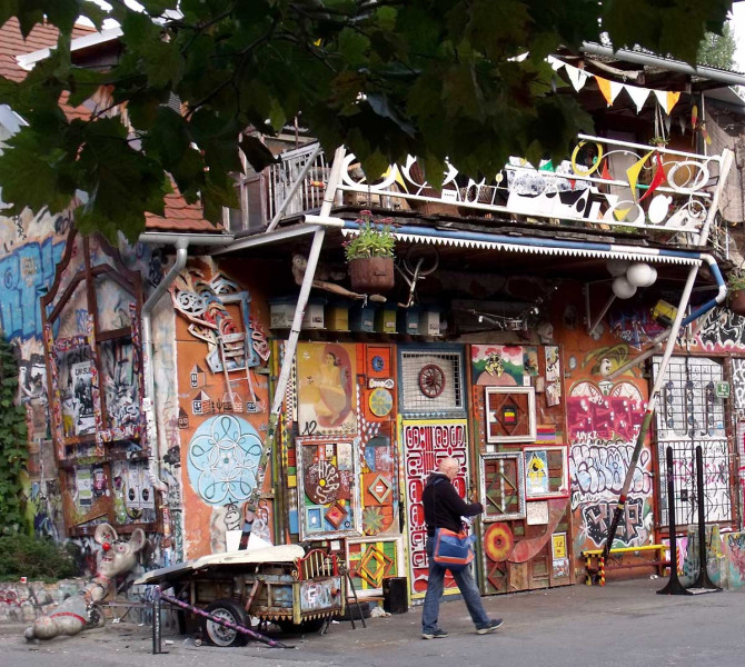 Metelkova 2