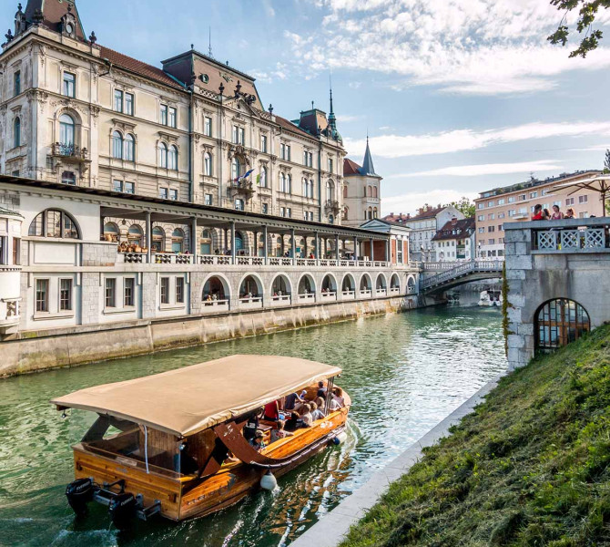 Toruist boat Ljubljanica photo Blaz Pogacnik