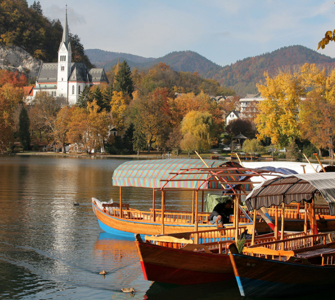 Pogled na pletne na Bledu v jesenskem času.