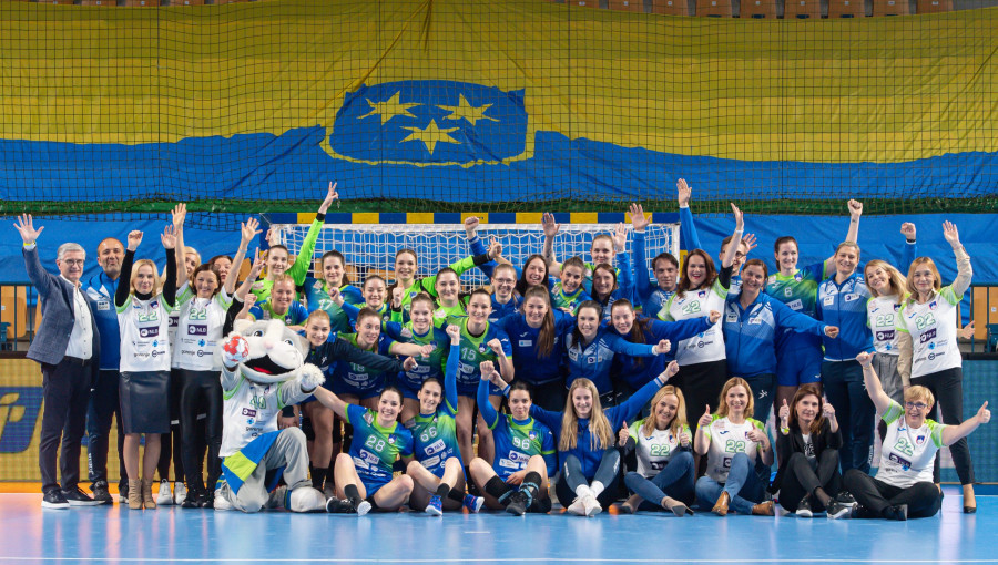 A group photo of women in sports uniforms.