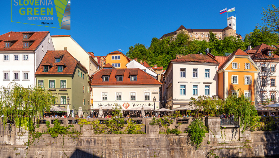 Ljubljana prejemnica znaka Slovenia Green Destination Platinum. V ozadju nabrežja Ljubljane.