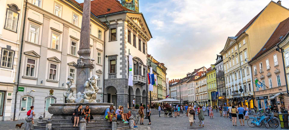 Mestni trg Square with the City Hall and Robba Fountain.