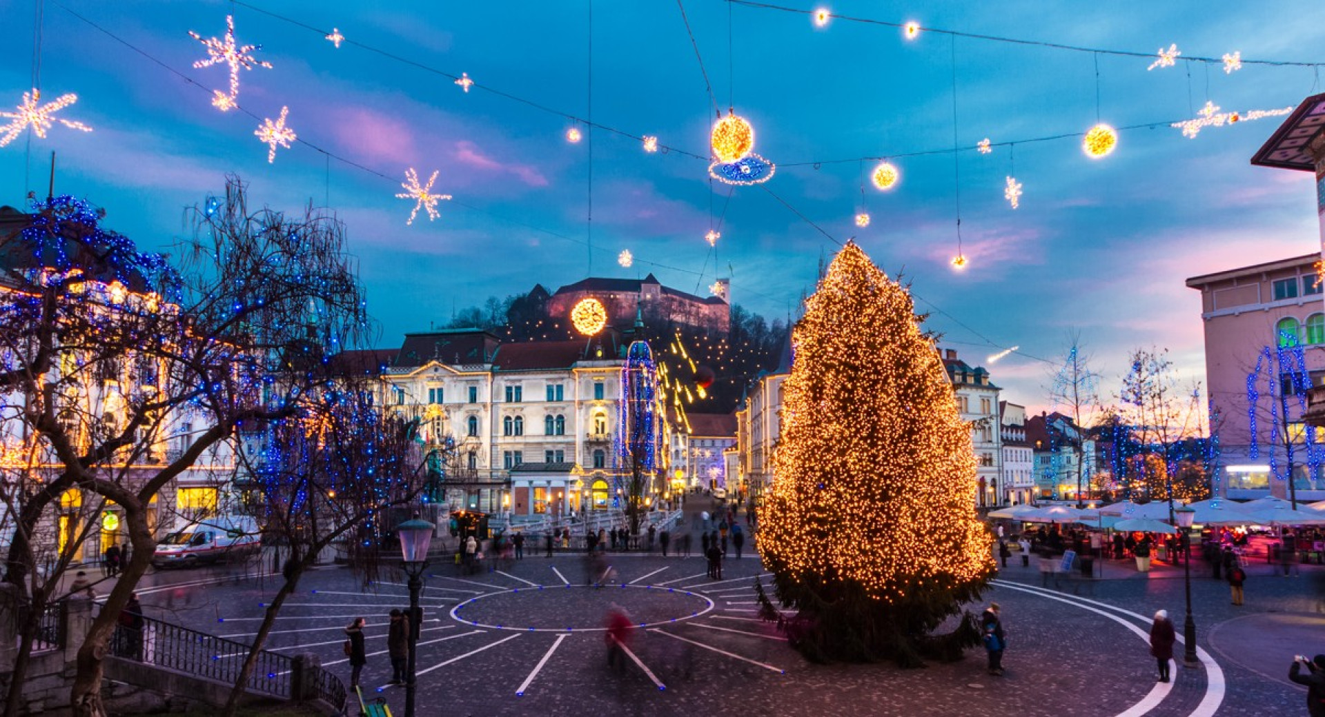 Praznično okrašena Ljubljana.