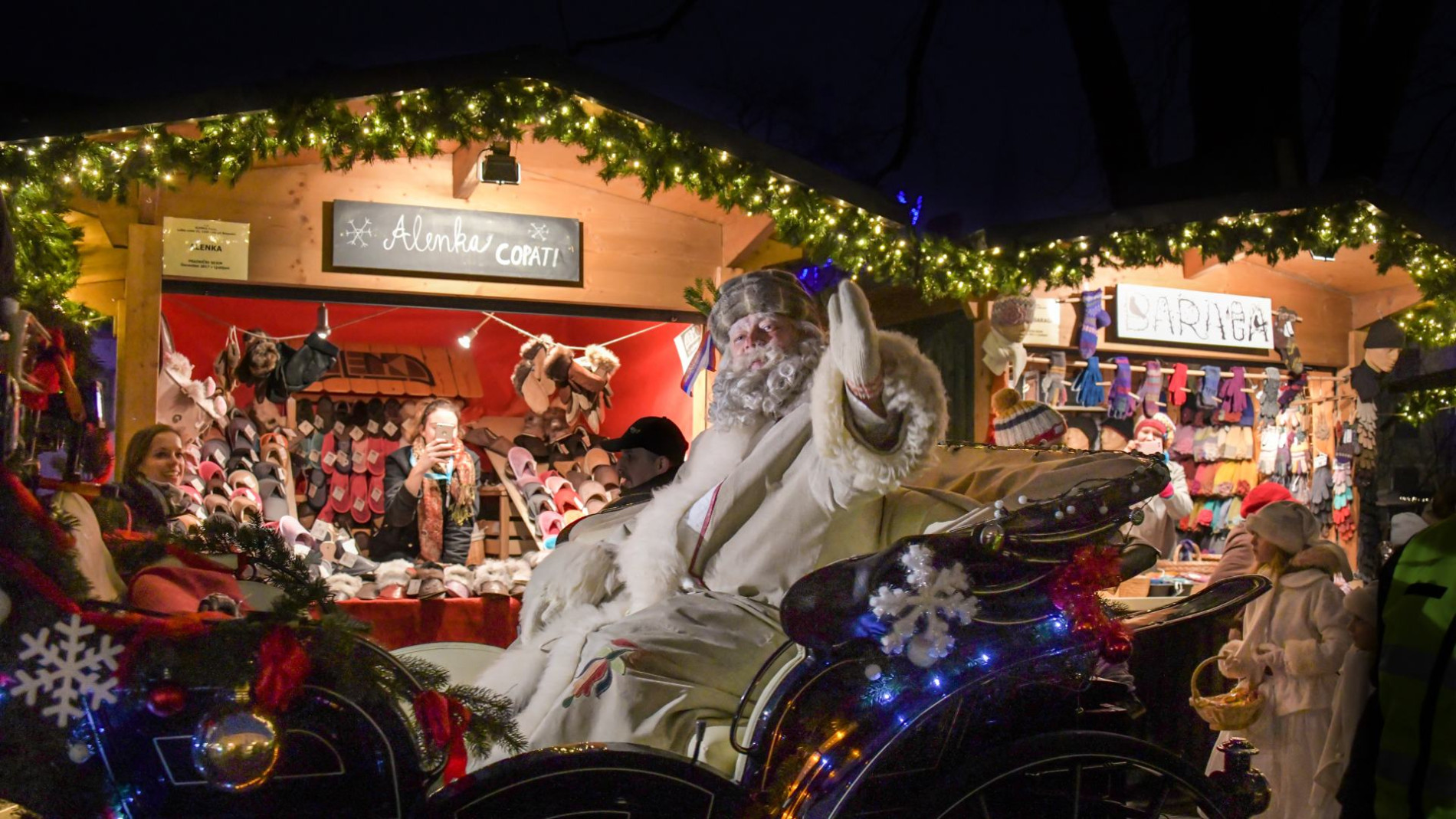 Dedek Mraz Dunja Wedam