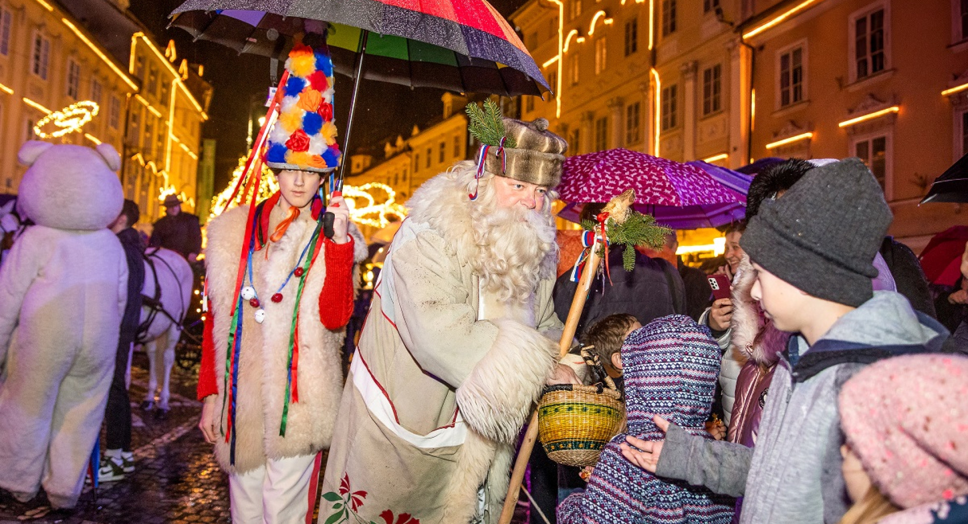 Dedek mraz December v Ljubljani 2022 foto Matjaz Tavcar