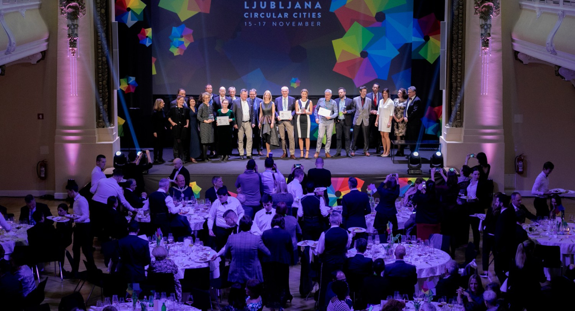 Udeleženci konference Eurocities 2017 v veliki dvorani Grand Hotela Union.