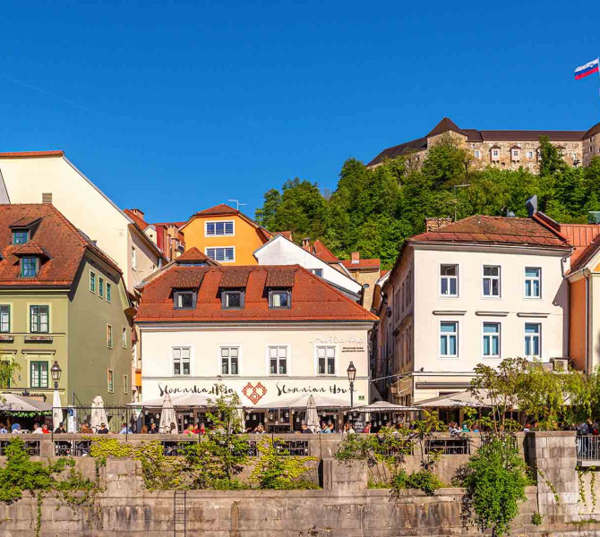  View of the embankments and the Ljubljana Castle in the background.