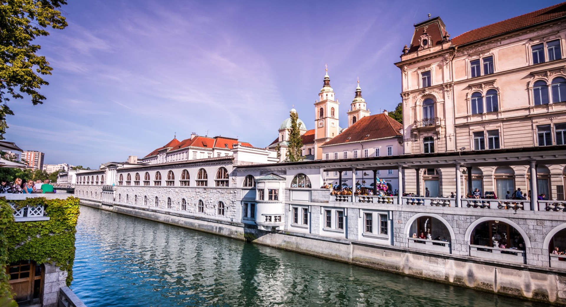 Plečnikove arkade na glavni ljubljanski tržnici.